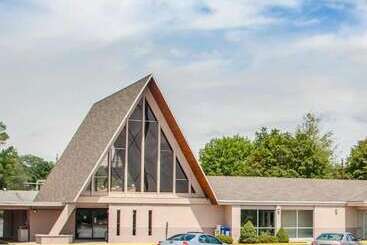 בית מלון כפרי Parkview Inn And Conference Center