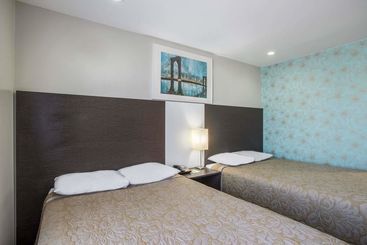 هتل Super 8 By Wyndham Brooklyn / Park Slope