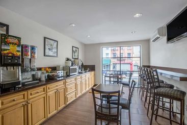 هتل Super 8 By Wyndham Brooklyn / Park Slope