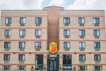 هتل Super 8 By Wyndham Brooklyn / Park Slope