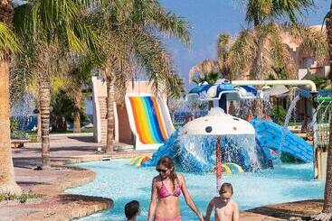 호텔 Three Corners Sea Beach Resort