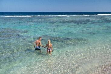 فندق Three Corners Sea Beach Resort