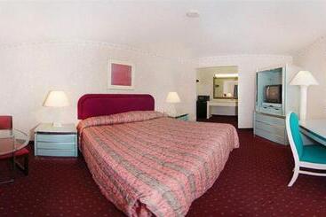 فندق Tourist Inn