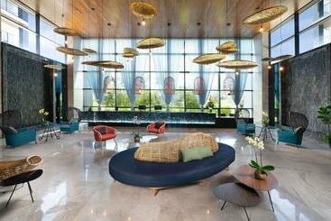 هتل The Reef Island Resort Mactan, Cebu