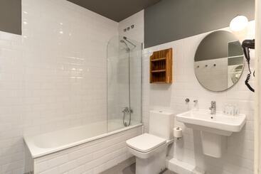 Casa Gracia Barcelona   Hostel