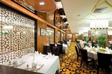 Golden Eagle Summit Hotel Downtown