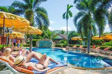 هتل Andaman Seaside Resort Bangtao Beach