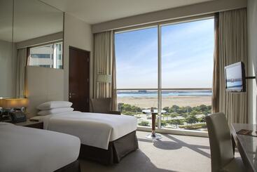 هتل Centro Yas Island By Rotana