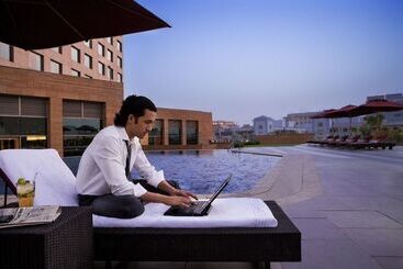 فندق Courtyard By Marriott Gurugram Downtown