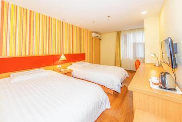 هتل Home Inn Kunming Dongfeng Square Metro Station