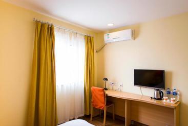 هتل Home Inn Kunming Dongfeng Square Metro Station