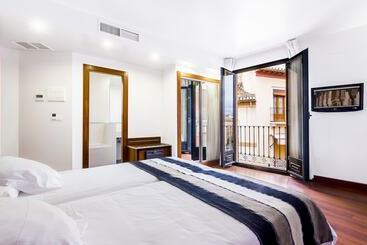 هتل Monjas Del Carmen