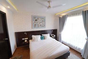 Rockland Hotel, C.r Park