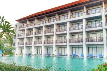 D Varee Mai Khao Beach Resort, Thailand