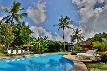 Отель Bahia Esmeralda