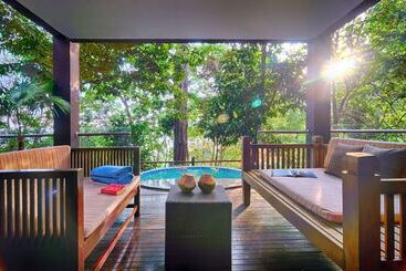 Hotel Bunga Raya Island Resort & Spa