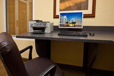 فندق Candlewood Suites Fort Myers Interstate 75, An Ihg