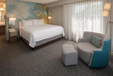 Отель Courtyard By Marriott Portland North