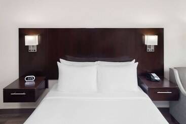 فندق Days Inn By Wyndham Melbourne