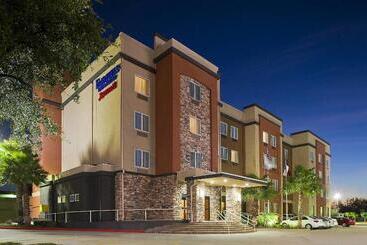 Отель Fairfield Inn & Suites Houston Hobby Airport