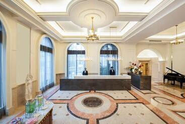 هتل Hamp Court Palace Taipei