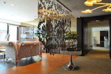 هتل Monarch Skyline