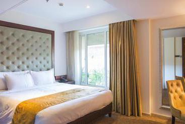 Отель Z Luxury Residences