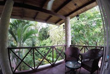 هتل The Falls At Manuel Antonio