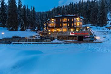 هتل The Stream Resort