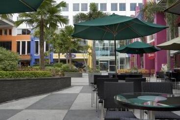 Artotel Ts Suites Surabaya