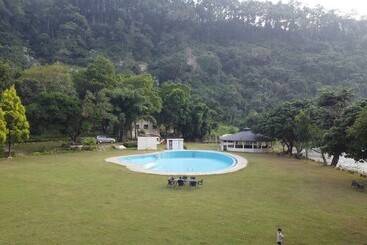 酒店 Welcomheritage Tarangi Ramganga Resort, Corbett