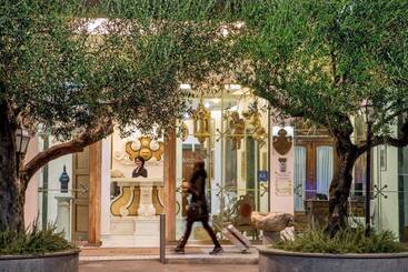 מלון דירות Arcom Palace