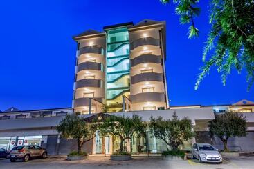 아파트호텔 Arcom Palace