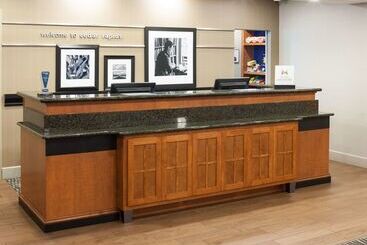 מלון דירות Hampton Inn & Suites Cedar Rapids  North