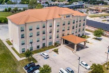 בית מלון כפרי Comfort Inn & Suites Fort Worth  Fossil Creek