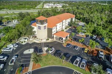 فندق Comfort Inn & Suites Port Charlottepunta Gorda