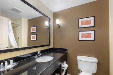 호텔 Comfort Suites Near City Of Industry  Los Angeles