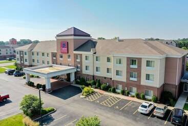 فندق Comfort Suites Urbana Champaign, University Area