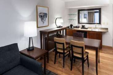 酒店 Embassy Suites Anchorage