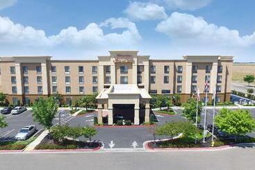 Отель Hampton Inn And Suites Madera