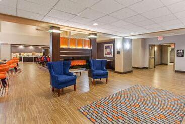 فندق Hampton Inn & Suites Merced
