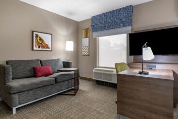 هتل Hampton Inn & Suites Louisville East