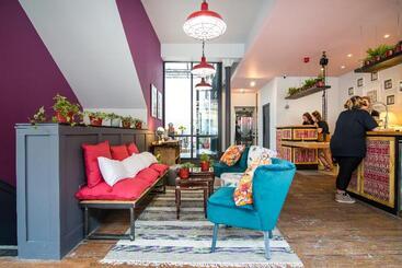 Отель Hatters Manchester Hostel