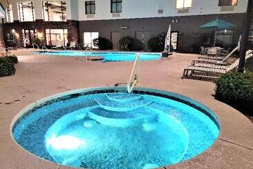 Отель Holiday Inn Express & Suites St George North Zion, An Ihg