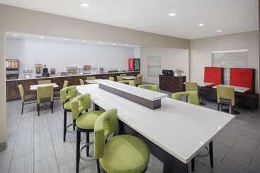هتل La Quinta Inn By Wyndham Calhoun South I75