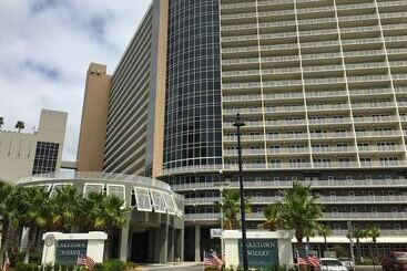 בית מלון כפרי Laketown Wharf By Emerald View Resorts