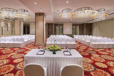 هتل Ramada Gurgaon Central