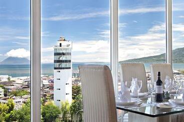 Sintesa Peninsula Hotel Manado