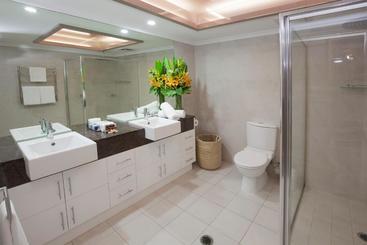 هتل Waters Edge Apartment Cairns