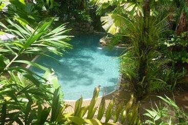 Palm Cove Tropic Apartments